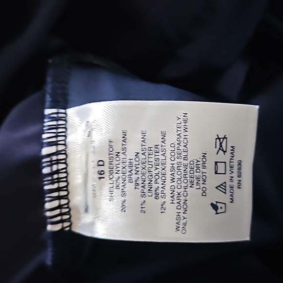 Lands End Underwire Surplice Top - Picture 5 of 6